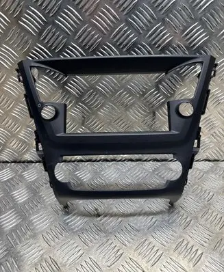 Toyota Avensis T270 Radio/GPS head unit trim 5540505290