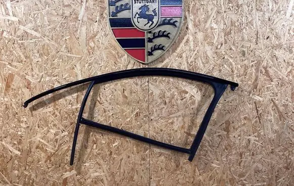 Porsche Macan (95B) Rubber seal front door window/glass 95B837431D