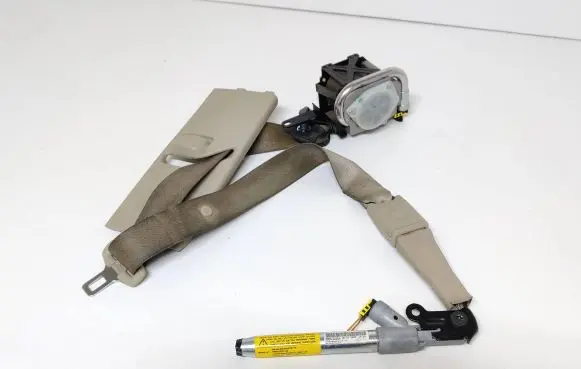 Opel Insignia A Front seatbelt 13303850