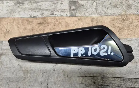Volkswagen PASSAT B6 Front door interior handle 3C1837114