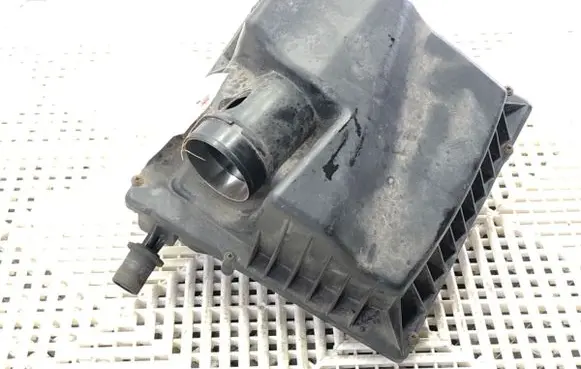 Chevrolet Cruze II Air filter box 13272754