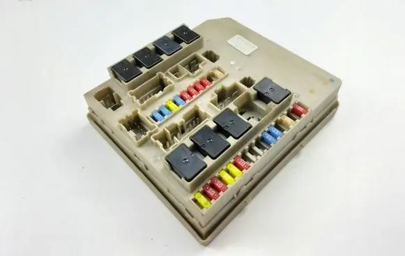Renault Clio III Fuse module 902663A