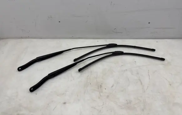 Renault Master III Front wiper blade arm 80020256