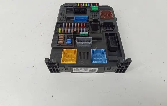 Opel Grandland X Fuse module 9830790580 S2232041051 28625142