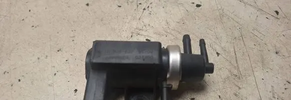 Audi A4 S4 B5 8D Turbo solenoid valve 72290320 1J0906627 02T350