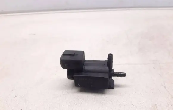 BMW 1 F20 F21 Turbo solenoid valve 70231800 7810831 13T080