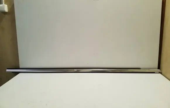 Front door glass trim molding