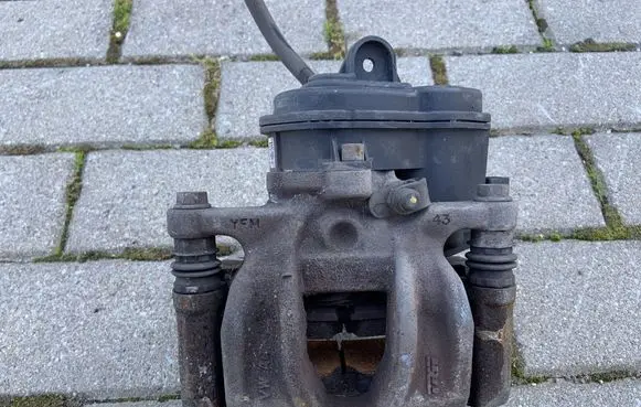 Rear brake caliper