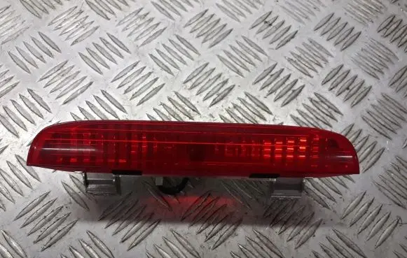KIA Picanto Third/center stoplight