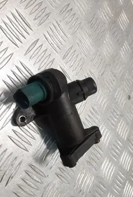 Audi A6 S6 C5 4B Engine coolant pipe/hose 058121133B
