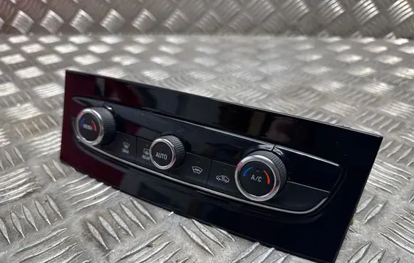 Opel Grandland X Climate control unit 98467981yx