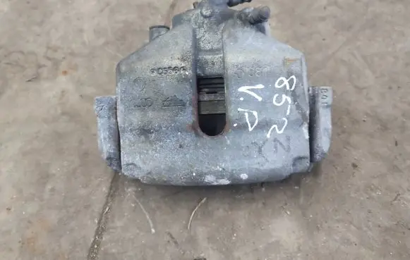 Volkswagen Jetta VI Front brake caliper