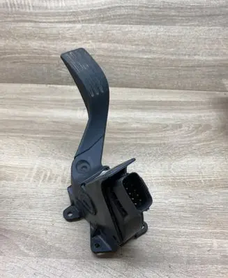 Ford Focus Accelerator throttle pedal 98AB9F836AE
