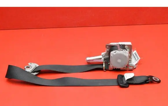 Toyota Auris E180 Front seatbelt 7P2770P
