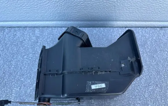 Mitsubishi Pajero Cabin air duct channel MB239477