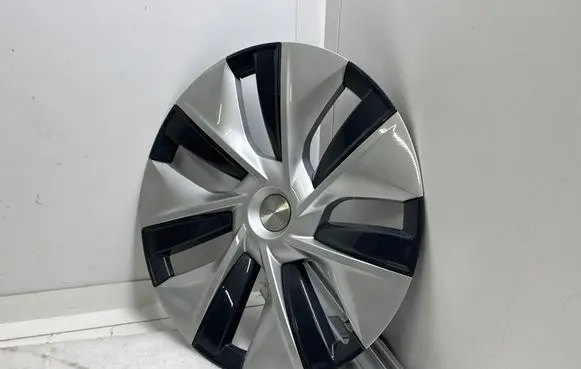 Tesla Model Y R20 wheel hub/cap/trim 104423500B