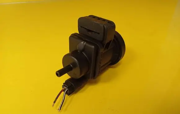 Mercedes-Benz C W202 Turbo solenoid valve A0005450427