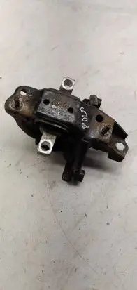 Volkswagen Polo IV 9N3 Engine mount bracket 6Q0189165