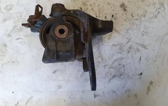 Toyota Corolla Verso E121 Engine mount bracket NOCODE