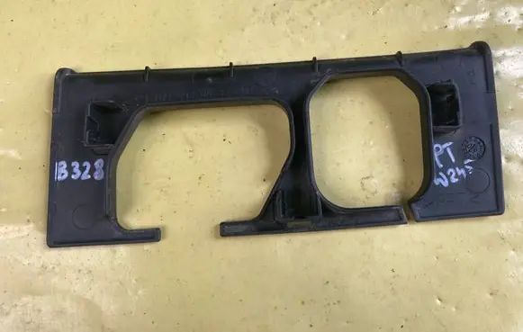 Mercedes-Benz B W245 Bottom trim A1696930433 1696930433