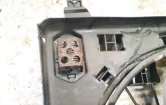 Renault Megane II Coolant fan relay 
