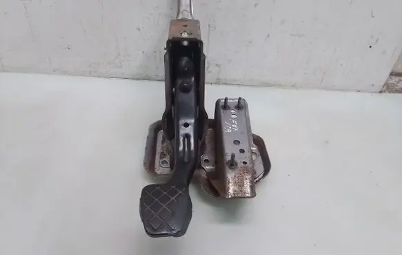 Volkswagen Fox Brake pedal 
