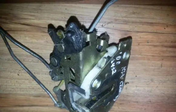 KIA Clarus Rear door lock