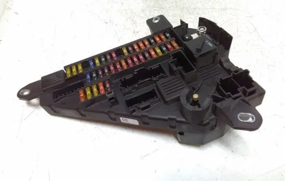 BMW 5 E60 E61 Fuse module 913883001 518956057