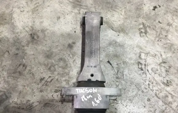 Hyundai Tucson TL Engine mount bracket 21950D3100