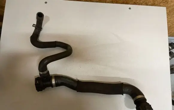 BMW 5 F10 F11 Engine coolant pipe/hose 8506089 9266420