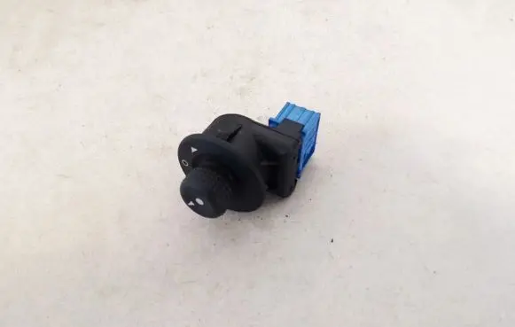 Wing mirror switch
