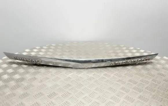 Opel Astra H Tailgate trim 13105814