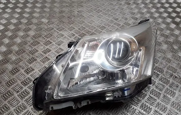 Toyota Avensis T270 Headlight/headlamp koito0511