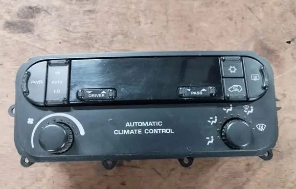 Chrysler Voyager Climate control unit P051127379AA