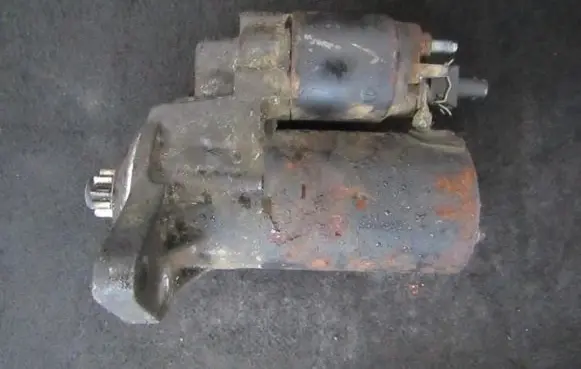 Volkswagen Golf IV Starter motor 005821879