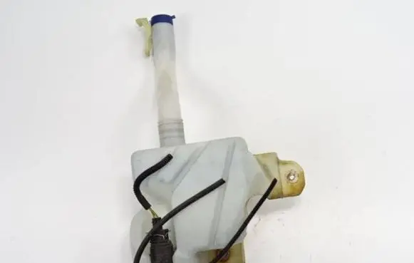 Fiat 500L Windshield washer fluid reservoir/tank