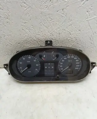 Renault Scenic I Speedometer (instrument cluster) P8200071820 216585907 NS1858790E