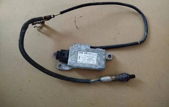 Volkswagen Golf V Lambda probe sensor 03C907807D NOXC3 NZA05-V4