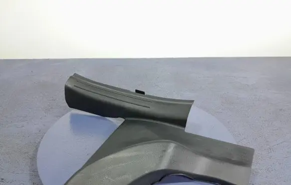 Other sill/pillar trim element