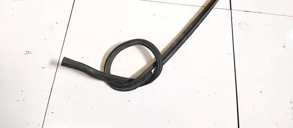 Opel Meriva A Rubber seal front coupe door 