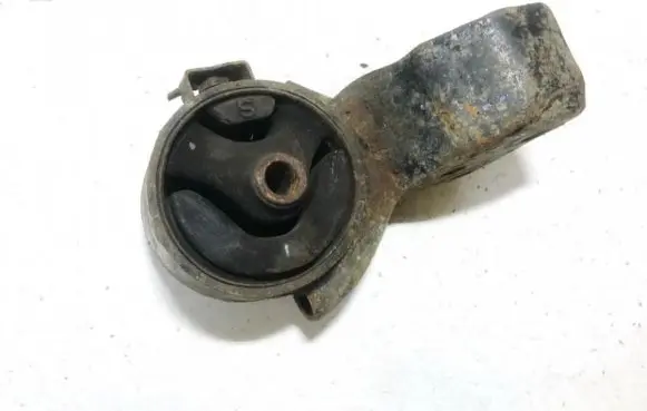 Mitsubishi Lancer Engine mount bracket mb949145