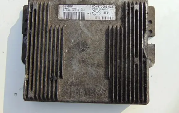 Renault Laguna I Engine control unit/module 7700861024