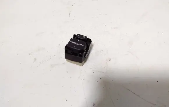 Wing mirror switch