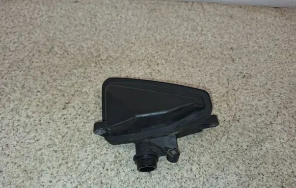 Mercedes-Benz R W251 Intake resonator A6421400087