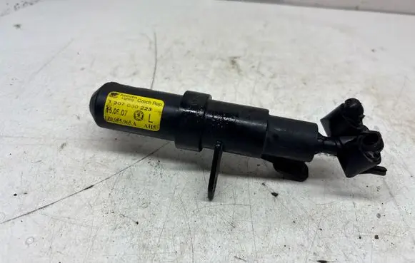 Skoda Octavia Mk2 (1Z) Headlight washer spray nozzle 1Z0955965A