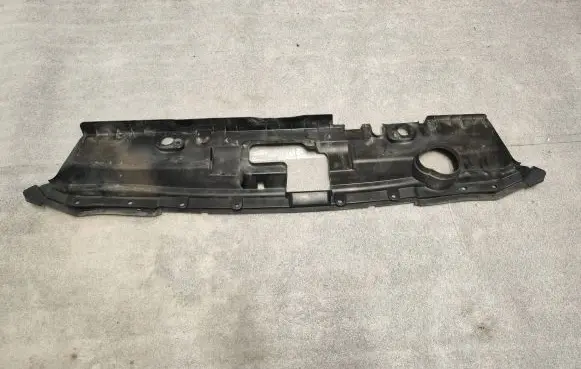 Nissan Leaf II (ZE1) Radiator trim 623225SK0A