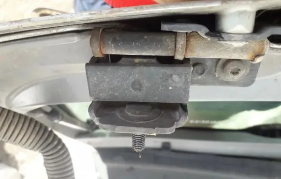 Renault Laguna II Tailgate/trunk/boot hinge