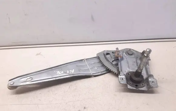 Rear door manual window regulator