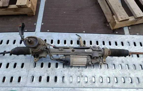 Volkswagen Golf V Steering rack