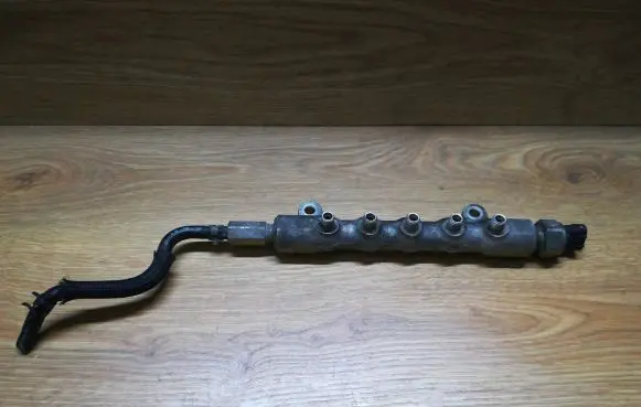 Toyota Corolla Verso AR10 Fuel main line pipe